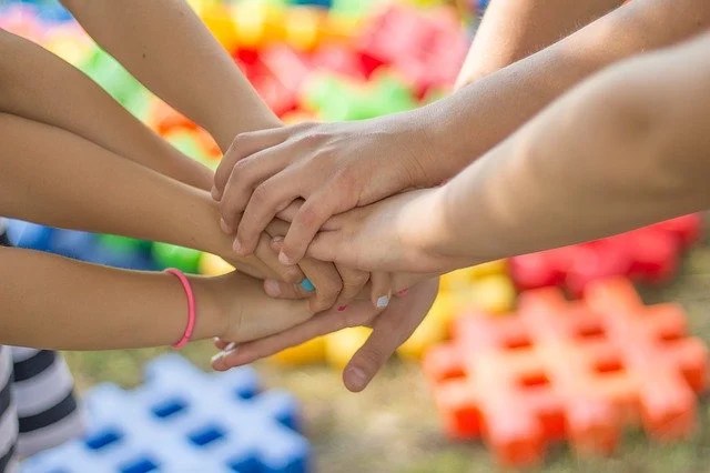 hands-2847508_640 hands-2847508_640
